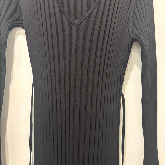 Dissh Ribbed Knit Maxi Dress | Black | Long Sleeve | V-Neck - Picture 8 of 11